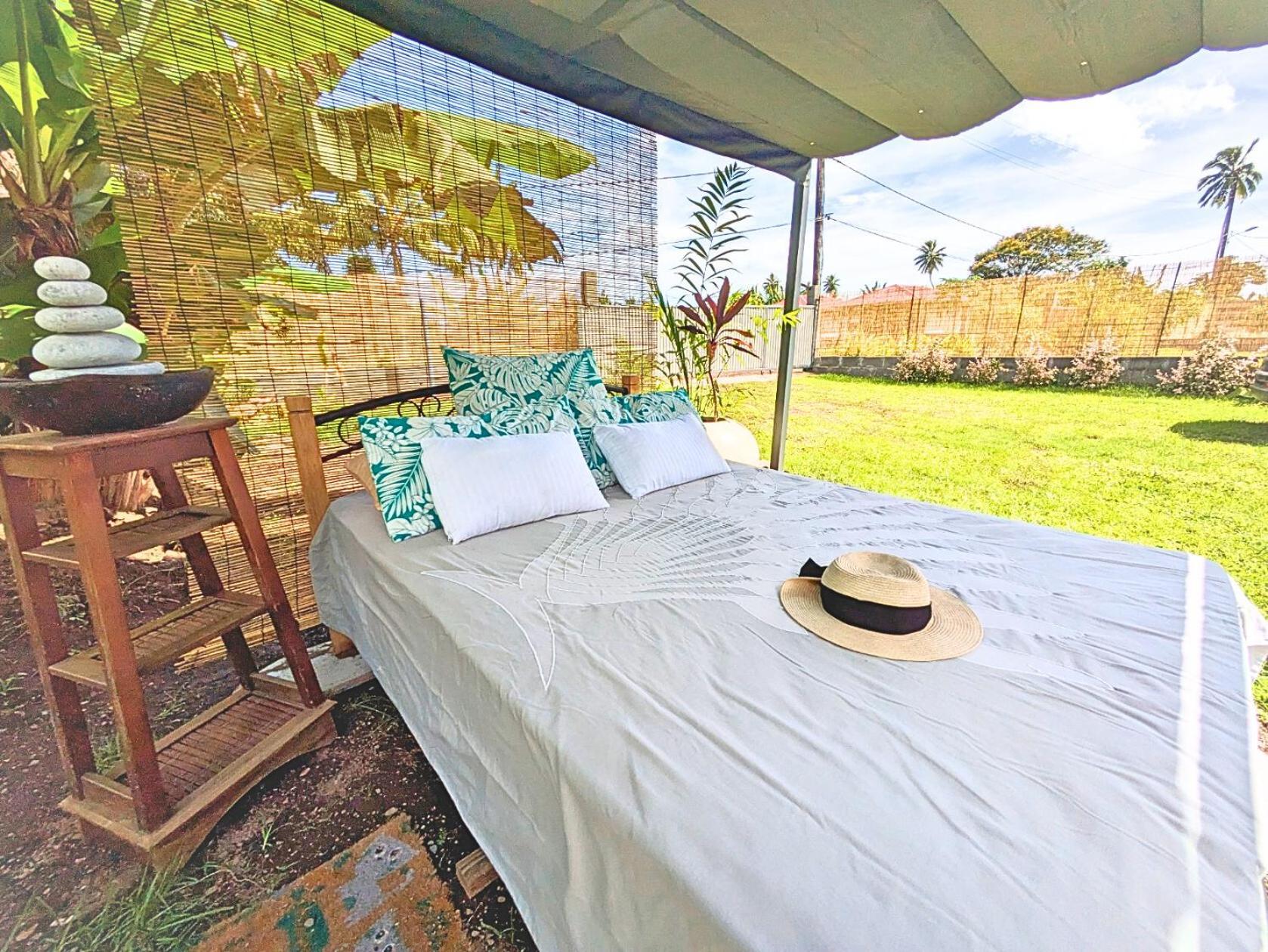 Natura Om Teahupoo Surf Lodge Toanoano Extérieur photo