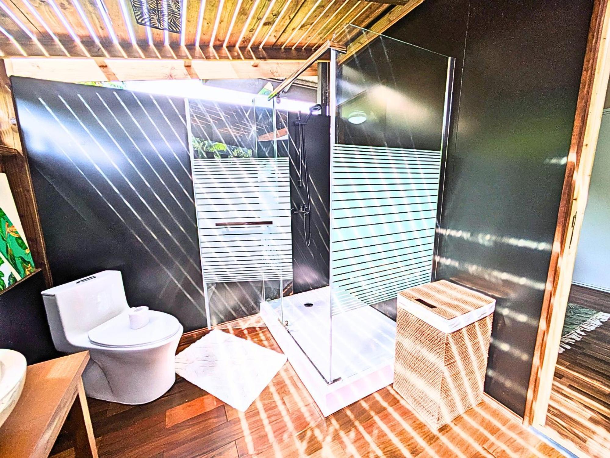 Natura Om Teahupoo Surf Lodge Toanoano Extérieur photo
