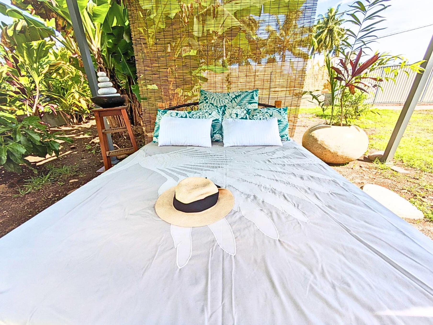 Natura Om Teahupoo Surf Lodge Toanoano Extérieur photo