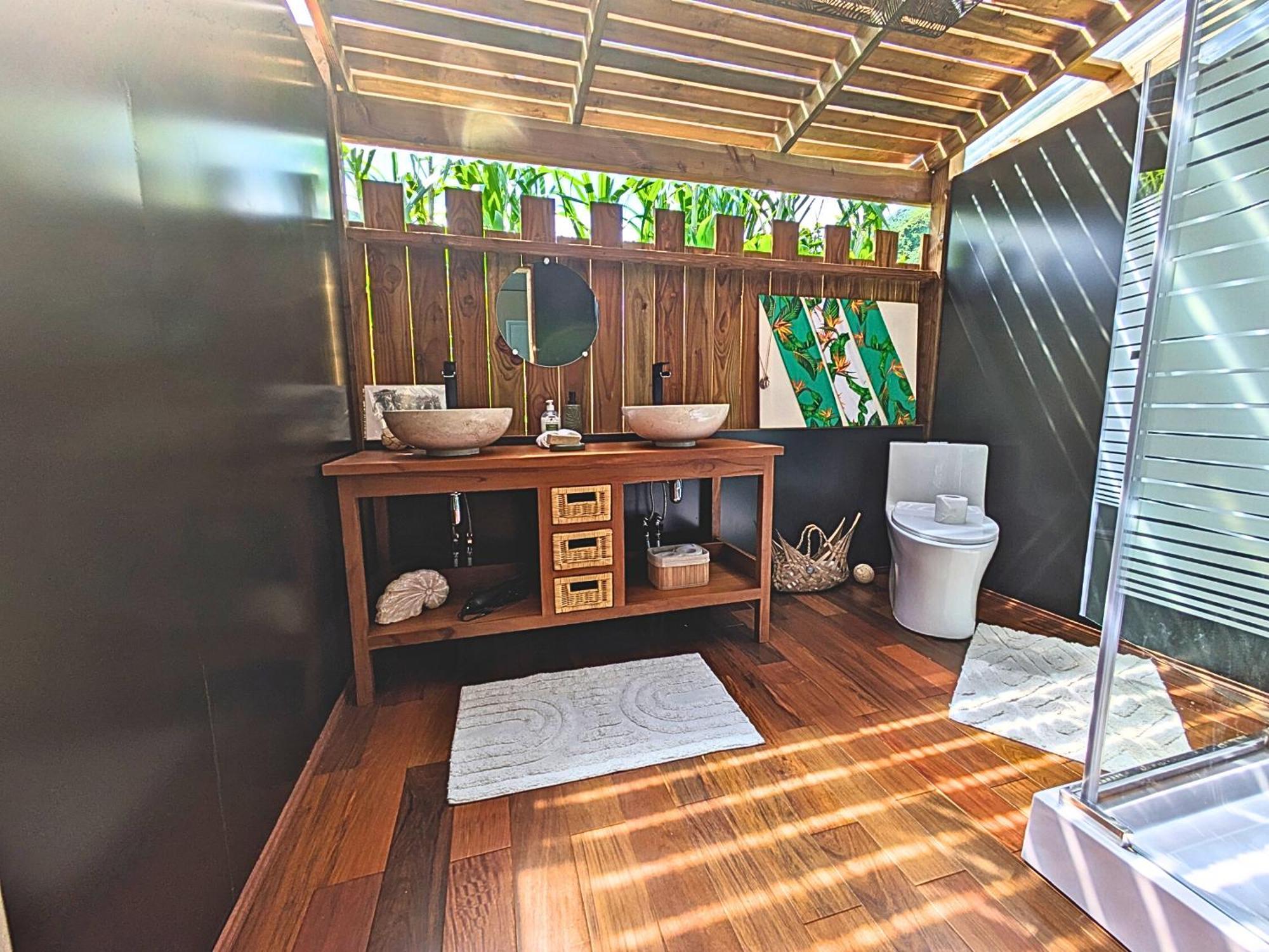 Natura Om Teahupoo Surf Lodge Toanoano Extérieur photo