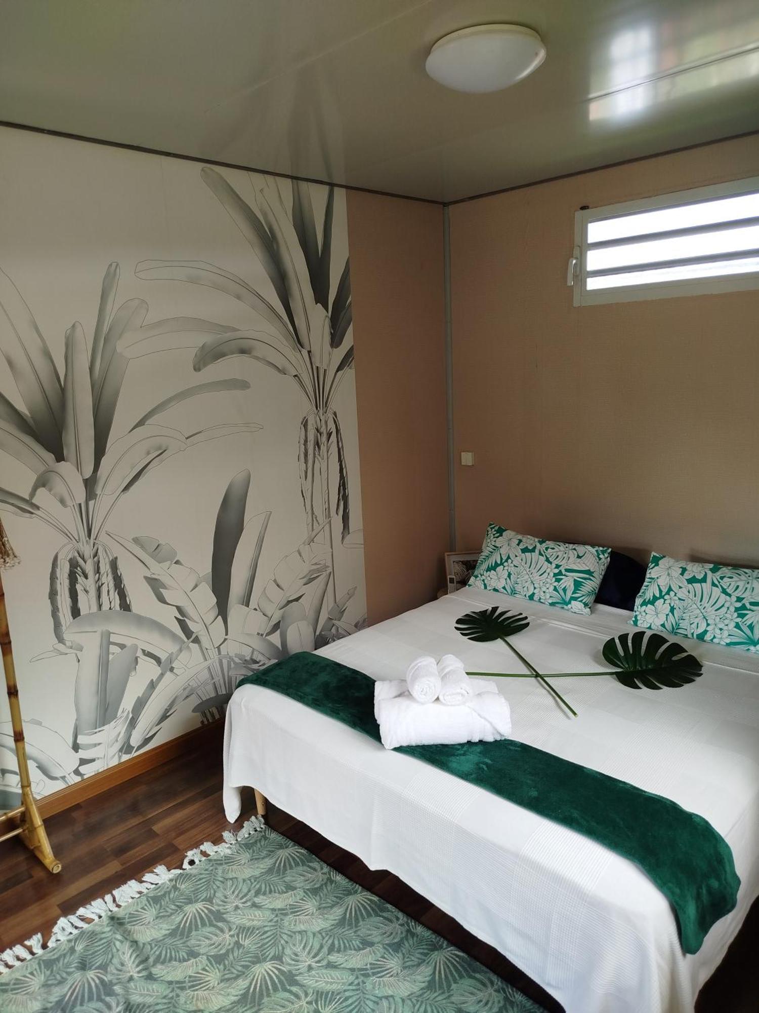 Natura Om Teahupoo Surf Lodge Toanoano Extérieur photo